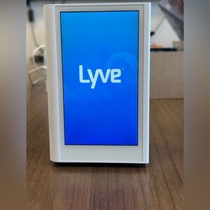 Lyve 5" Home Photo & Video Manager BPH01 USB LCD Screen Built-in Storage NEW